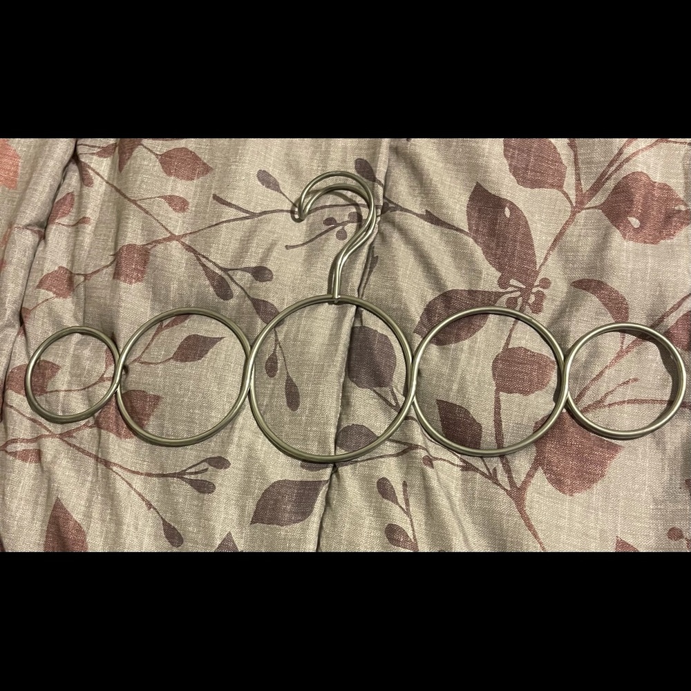 Scarf Hanger